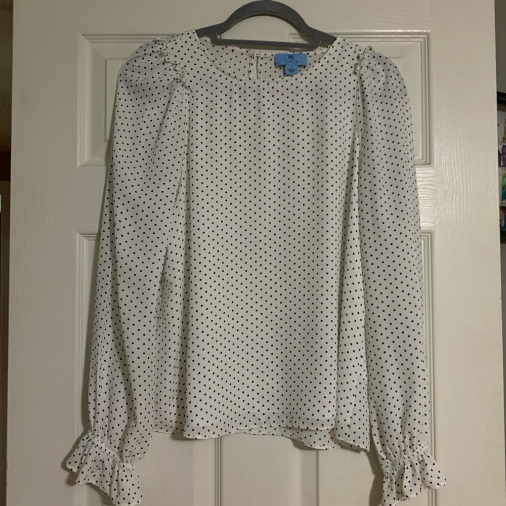 Beautiful blouse🤍🖤
